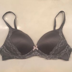 VICTORIAS SECRET LACE NO-WIRE 38B